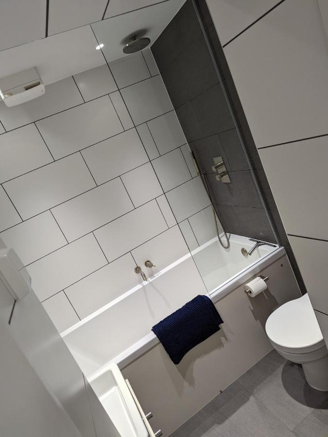 Basement Apartment In Central 바스 외부 사진
