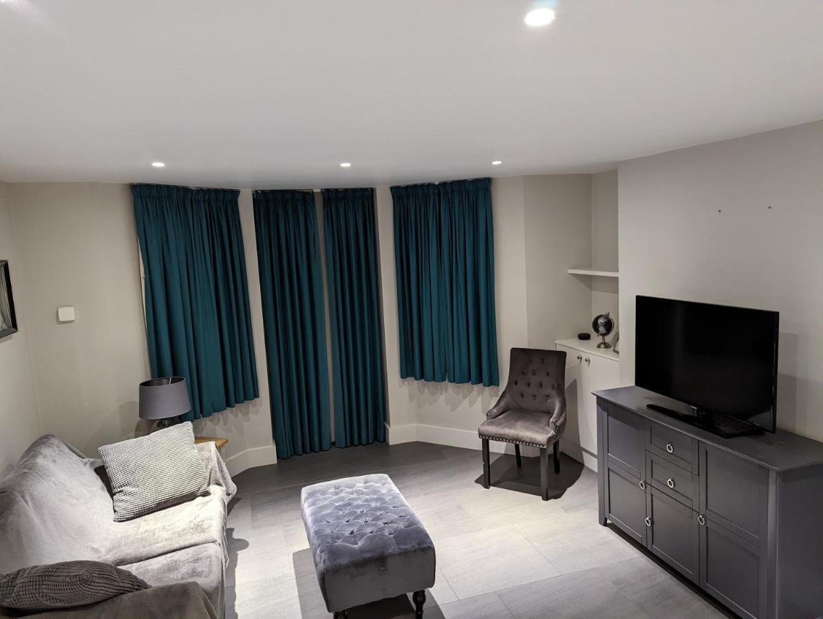 Basement Apartment In Central 바스 외부 사진