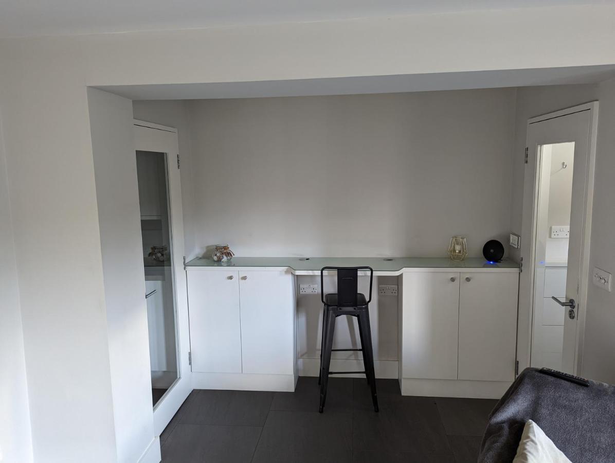 Basement Apartment In Central 바스 외부 사진